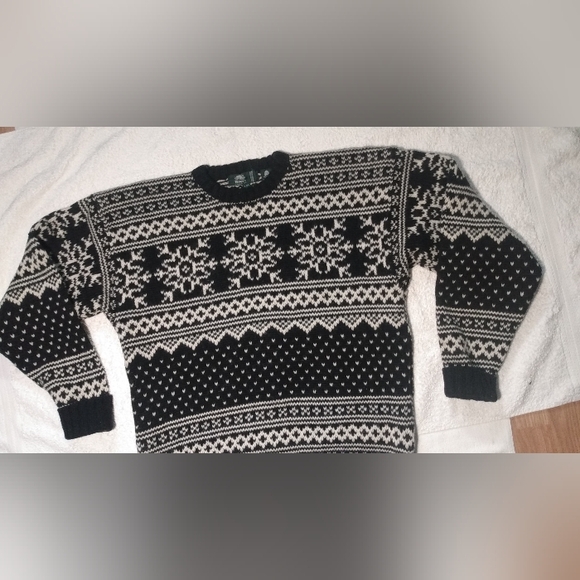 Vintage ROOTS Canada 100% Wool Snowflake Winter Christmas Knit Sweater -Mens XL - Picture 2 of 12